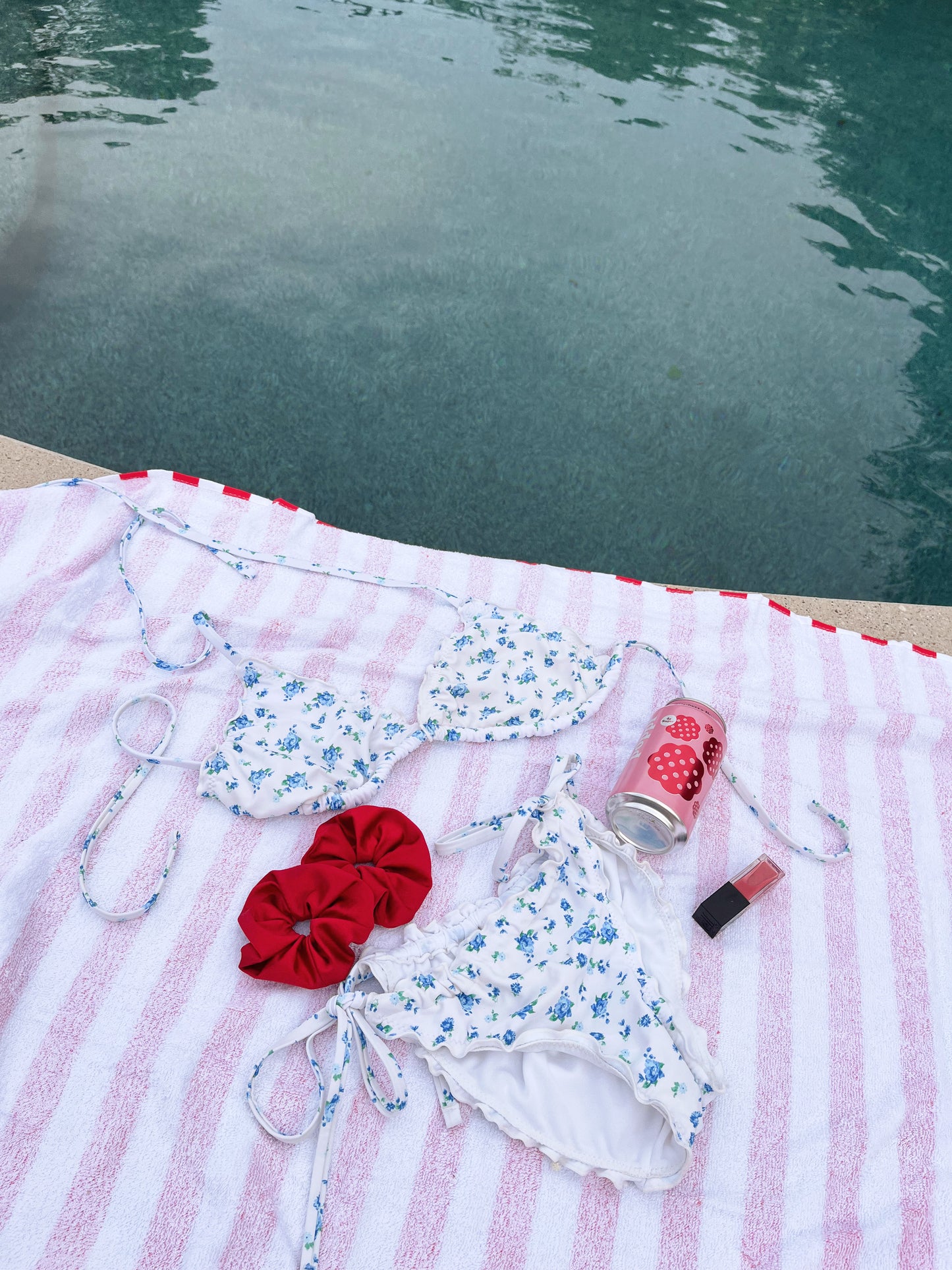 CHERRY LIPS SWIM SCRUNCHIE