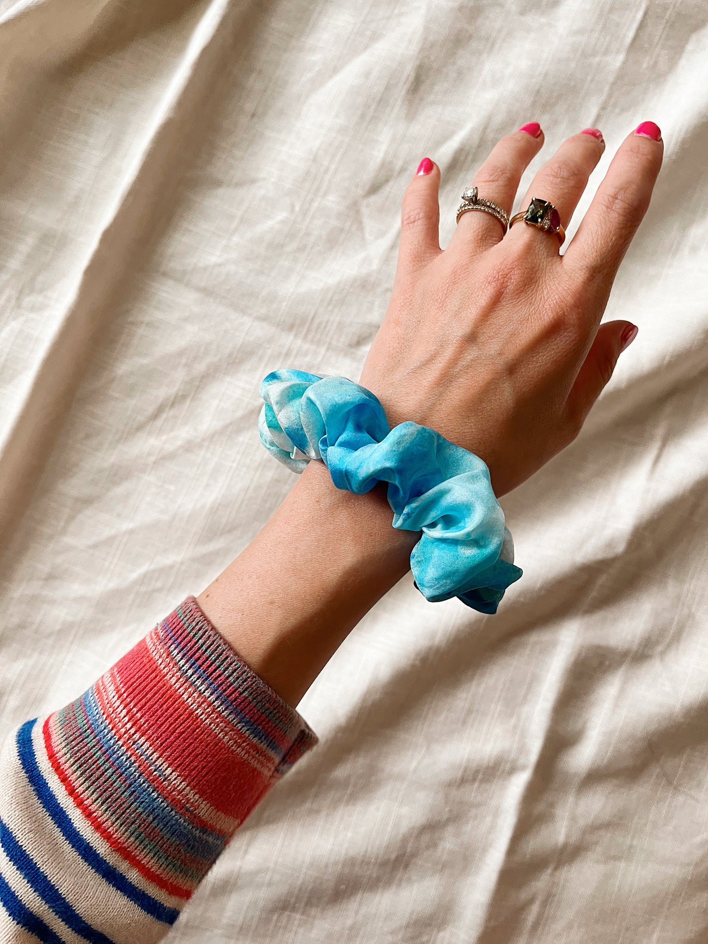 *poolside* 100% silk scrunchie
