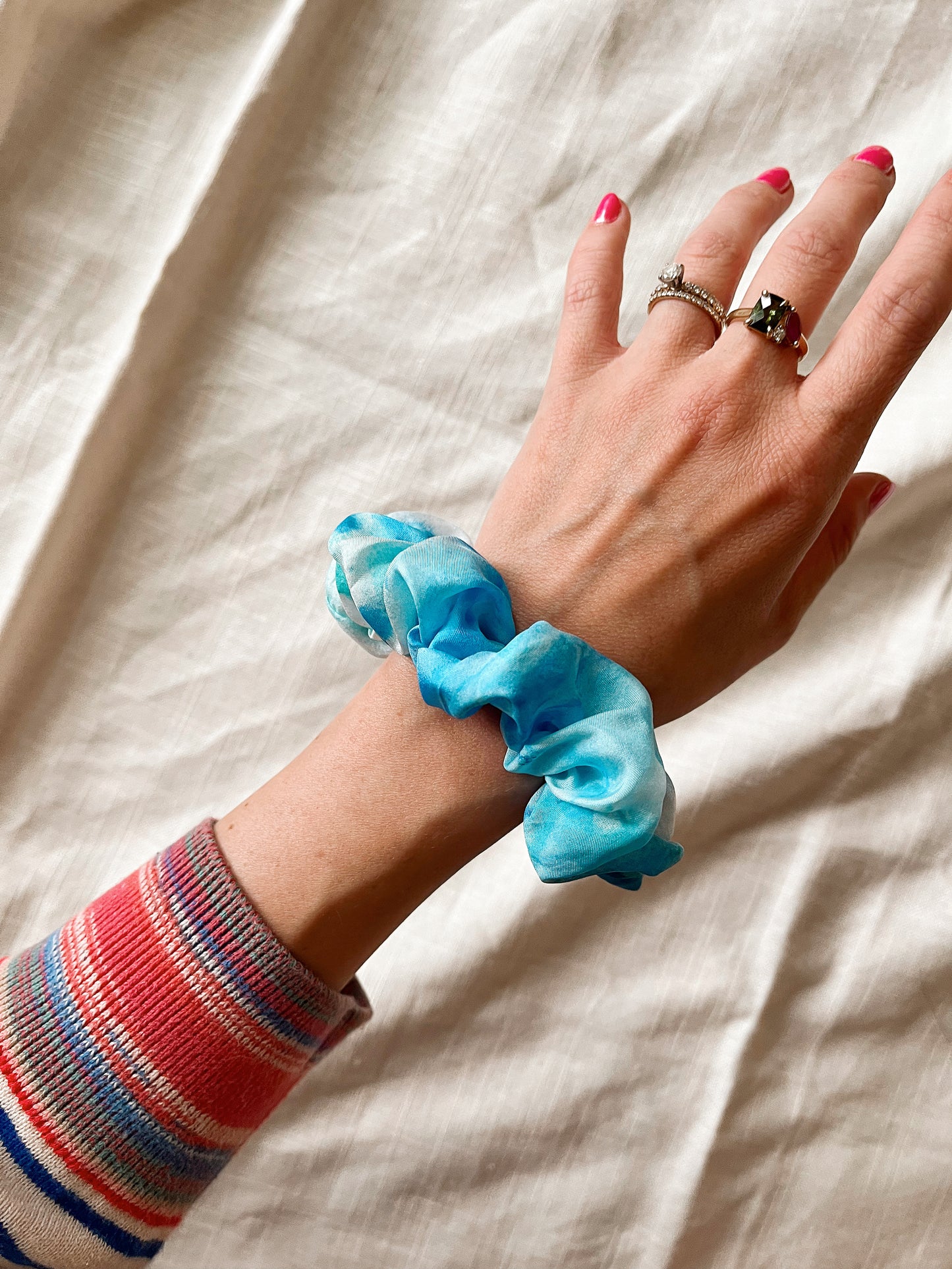 *poolside* 100% silk scrunchie