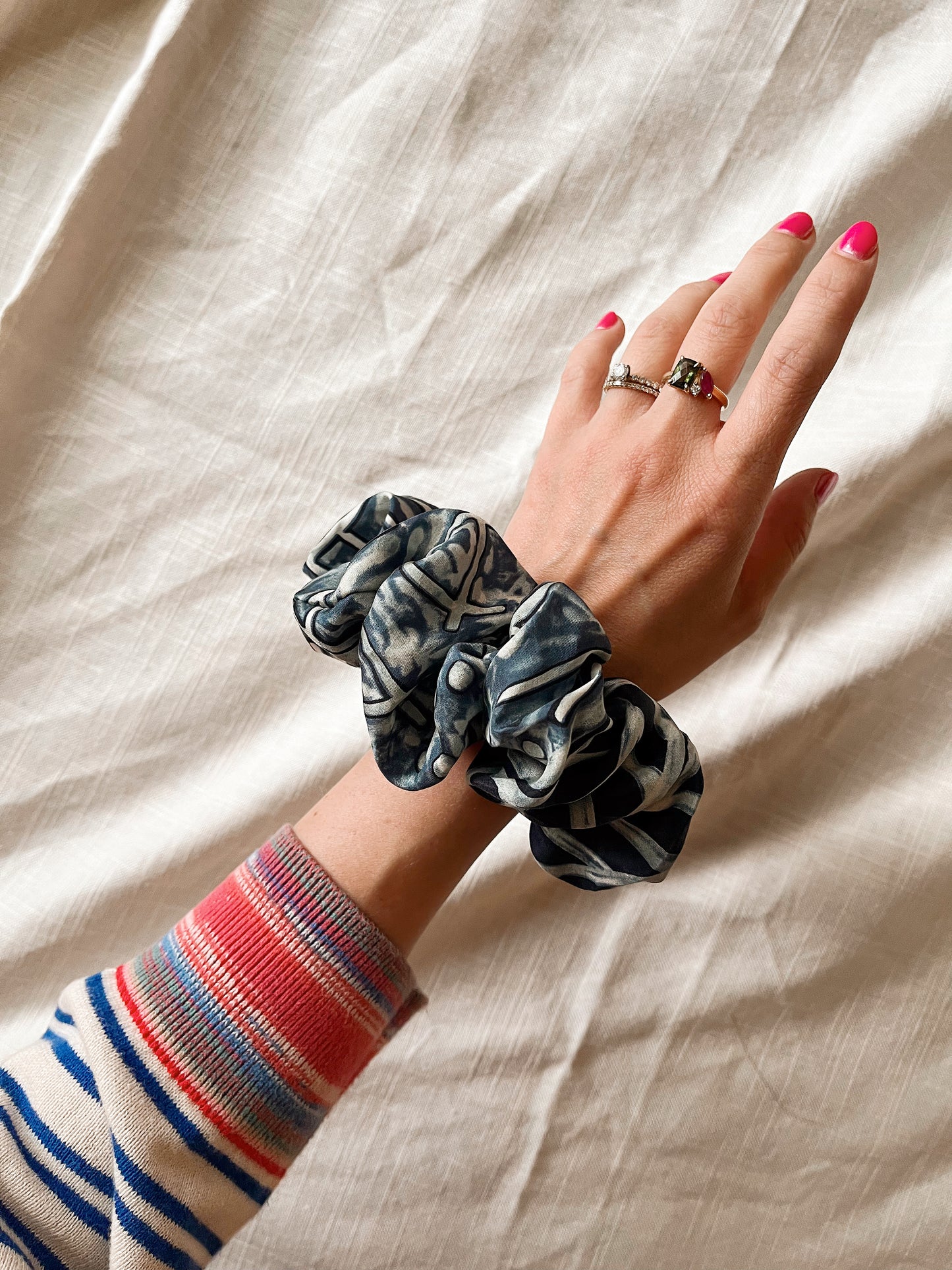 *not your grandma's scarf* 100% silk scrunchie