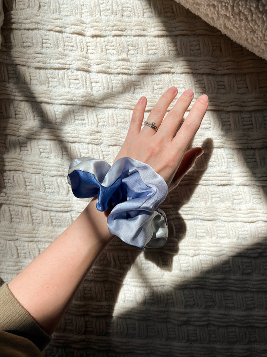 *for a fortnight* 100% silk scrunchie