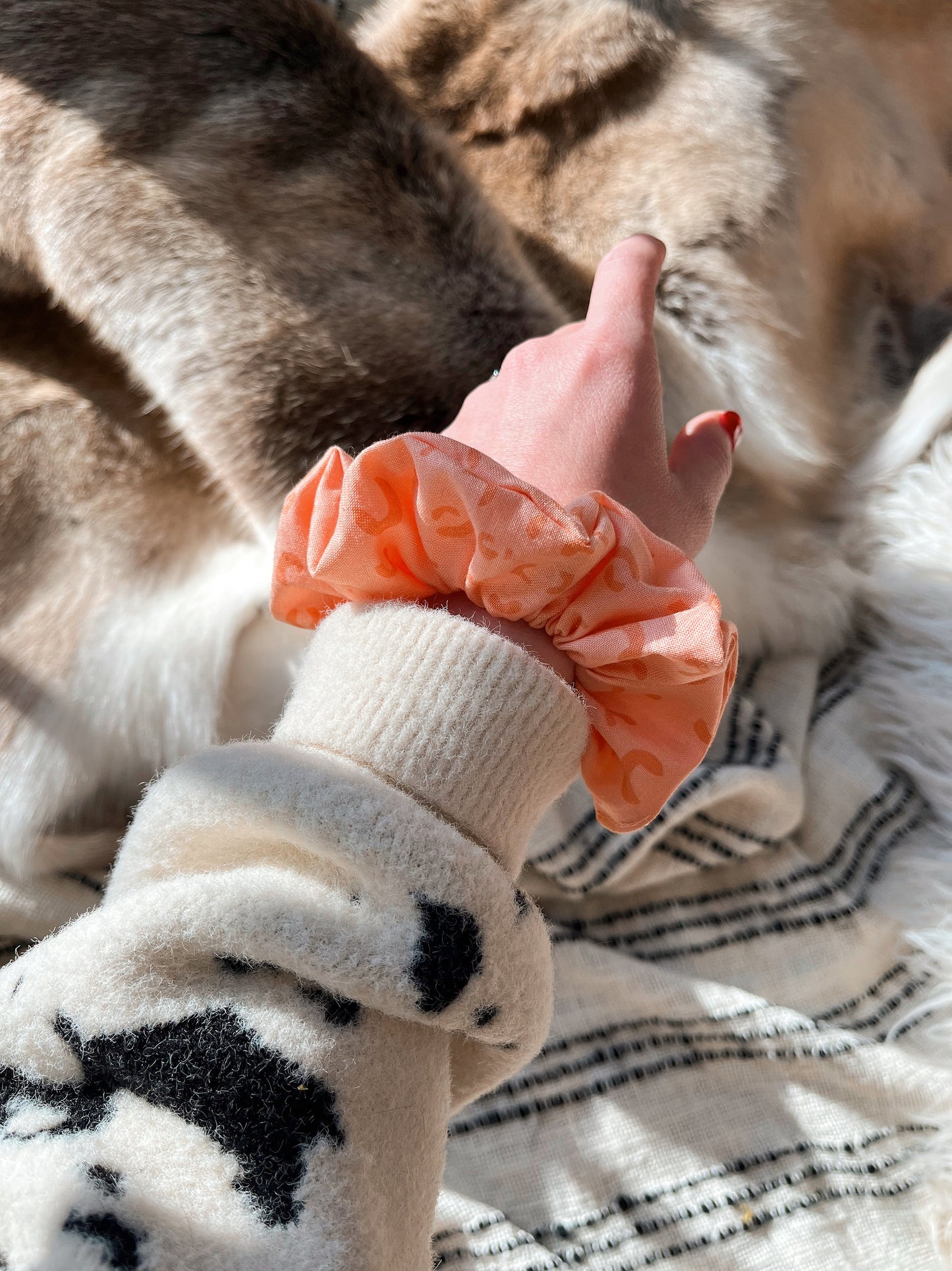 *peachy keen* scrunchie